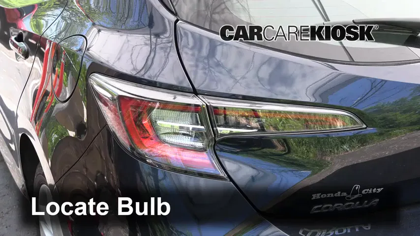 2019 Toyota Corolla SE 1.8L 4 Cyl. Hatchback Éclairage Feux de marche arrière (remplacer une ampoule)